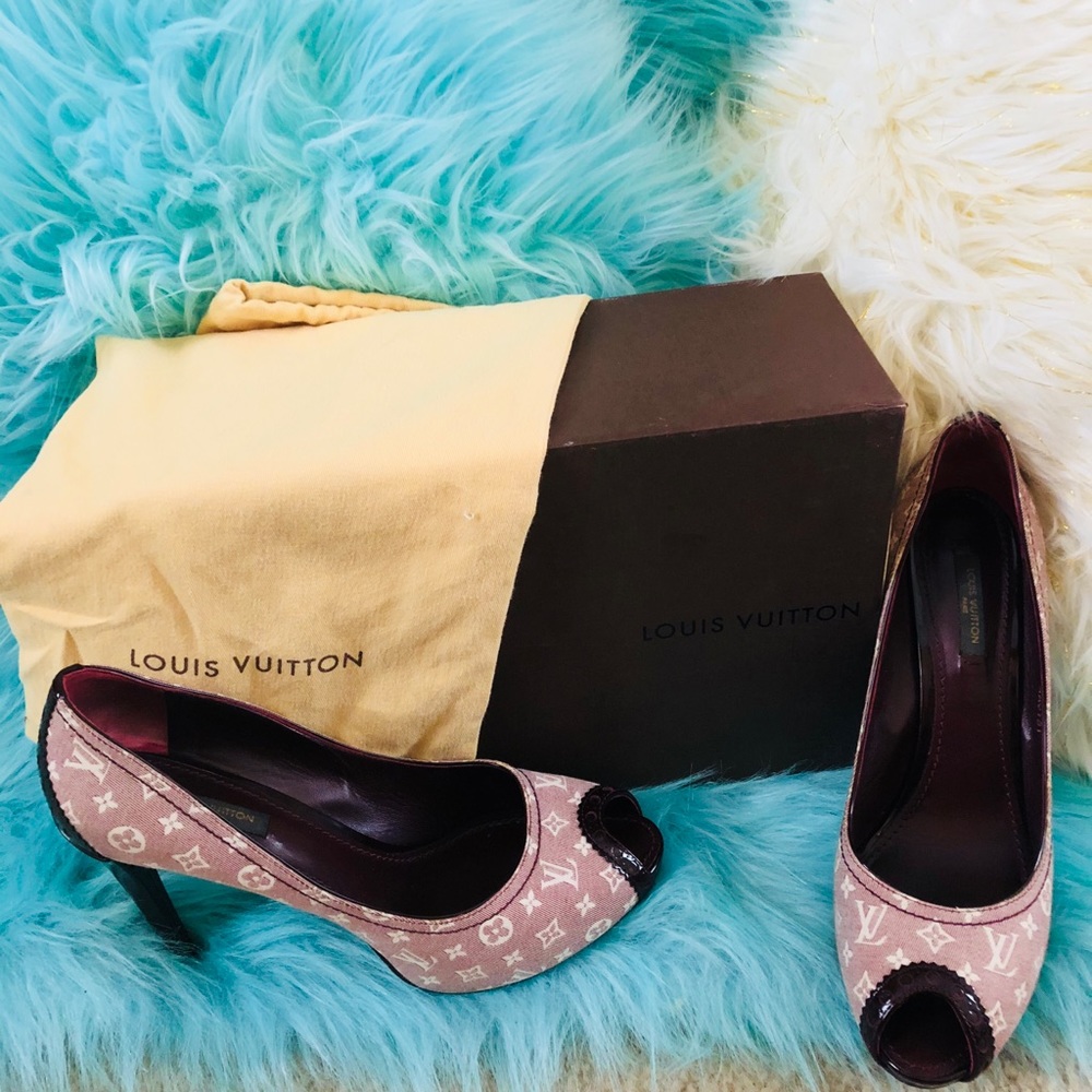 Sepia Monogram mini Lin peep-toe pumps